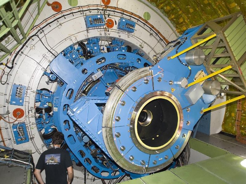 Der Flansch, über den die wissenschaftliche Sensorik an das Teleskop angekoppelt wird (NASA)