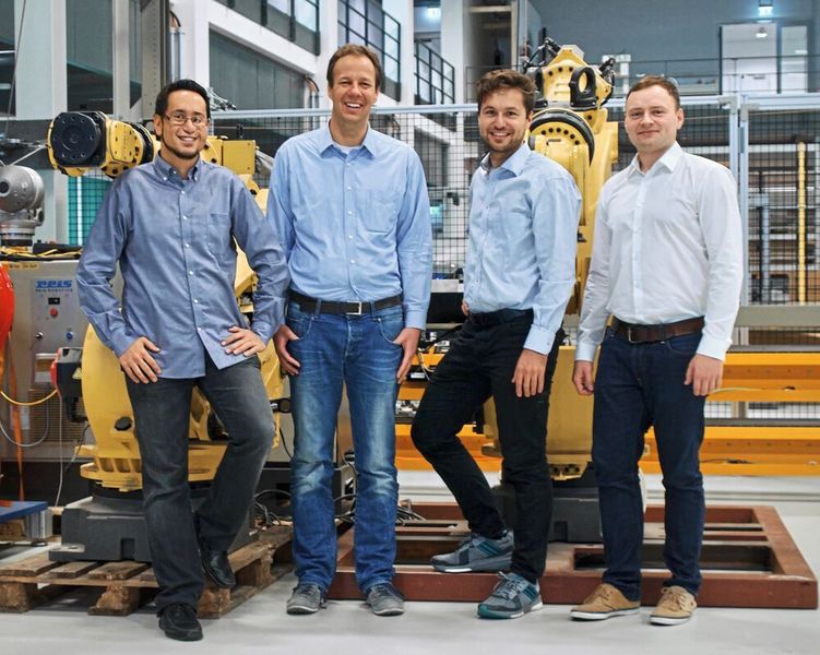 Die Gründer von drag&bot: Pablo Quilez, Martin Naumann, Witalij Siebert, Daniel Seebauer (v.l.). (drag&bot)