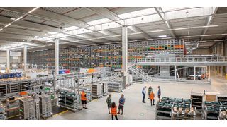 Beispiel für eine Investition in Digitalisierung: Das neue automatische Kleinteilelager von BLG in Meerane. Es ist mit den Automobilproduzenten in der Region vernetzt und stellt Waren genau dann bereit, wenn sie dort gebraucht werden. (Bild: BLG Logistics Group)