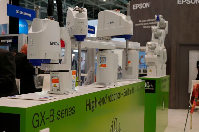 Epson feiert sein 40-jähriges bestehen mit einer neuen GX-B-Reihe. Die Scara-Roboter sind in den Varianten GX4-B, GX8-B und GX10-B erhältlich und unterscheiden sich vor allem in Armlänge und Traglast.  (Bild: Sandro Kipar/VCG)