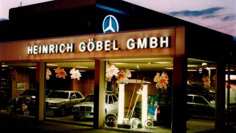 Über die Jahre bliebt das Unternehmen stets in Familienhand. 1991 trat der heutige Geschäftsführer Stefan Göbel in die Leitung des Betriebs ein. (Bild: Autohaus Heinrich Göbel)