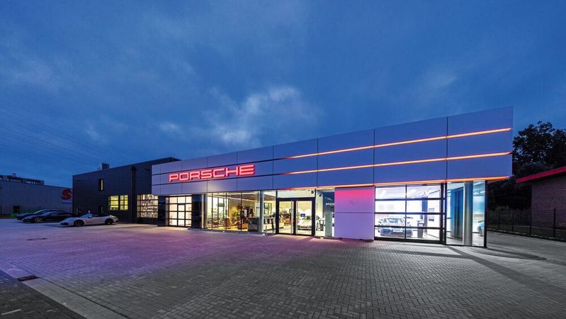 Schmidt + Koch hat in Leer ein Porsche-Zentrum eröffnet.(Bild:  Mike König)