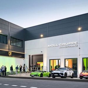 Zur Eröffnungsfeier der Lamborghini-Repräsentanz kamen rund 300 Gäste.(Bild:  Lamborghini)