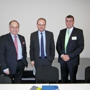 Von links: Werner Marnette, Experte für Energie, Rohstoffe und Technologie, Ottmar Edenhofer, Leiter des Potsdam-Institutes für Klimafolgenforschung und Christof Bönsch, Geschäftsführer der Komet Group.