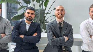Wollen KI für alle Branchen leicht nutzbar machen: Die Gründer von ONE Ware, CEO Leon Beier, COO Ali Durmaz, CRO Leo Wiegand und CTO Hendrik Mennen (v.l.). (Bild: ONE Ware)