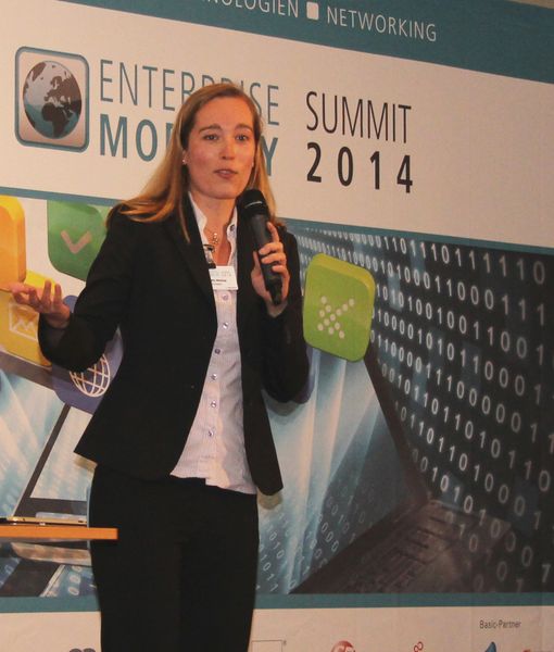 Katrin Montag von Cortado konnte Ihre Präsentation direkt im Flieger fertig stellen, dank der nominierten Lösung »Cortado Corporate Server«. ()