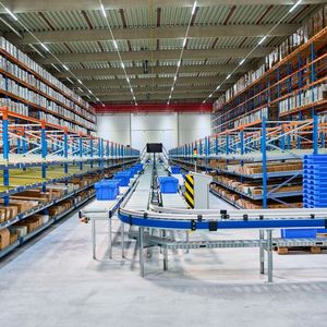 Die neue Förderanlage der Geis-Gruppe in Gochsheim. Für die Kneipp-Gruppe alleine können dort bis zu 120.000 Logistikaufträge im Jahr abgewickelt werden – mit steigender Tendenz.