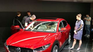 Der neue CX-30 hat auf dem Genfer Autosalon für viel Aufmerksamkeit gesorgt. (Seyerlein/»kfz-betrieb«)