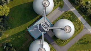 Bllick auf die Faultürme des Klärwerks Emschermündung in Dinslaken (Hans Blossey)