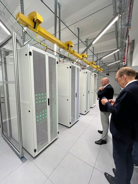 Die Suite mit den Racks der AI Factory (Bild: Vogel IT-Medien)