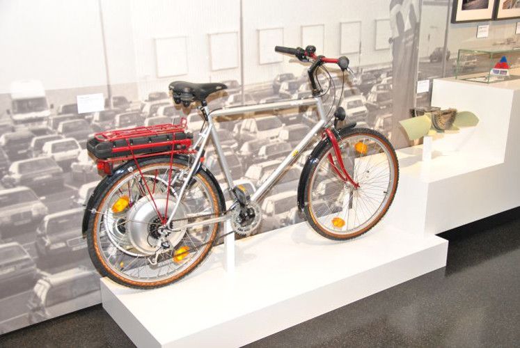 Sachs „Elo City“-Bike: Ein Elektrofahrrad mit nach heutigen Maßstäben gigantischem Radnabenmotor. Es kam bereits 2001 auf den Markt. (Foto: Dominsky)
