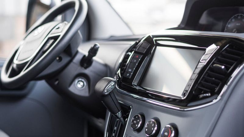 Der Touchscreen inklusive Rückfahrkamera kostet Aufpreis. (Manuel Debus)