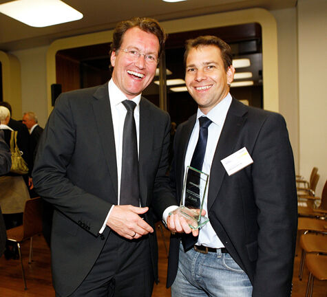 Dirk Martin und Thomas Knecht (beide PMCS) freuen sich über die Auszeichnung als Archiving & E-Discovery Partner 2010. (Archiv: Vogel Business Media)