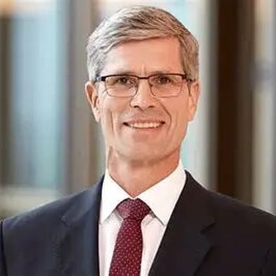 „Der deutsche Maschinen- und Anlagenbau geht nun zum vierten Mal in Folge mit einer negativen Umsatzprognose in ein neues Jahr“, konstatiert Bernd Jung, der die Praxisgruppe Industrial Manufacturing bei PWC Deutschland leitet. Hier mehr zu dieser Erkenntnis ... (Bild: PWC)