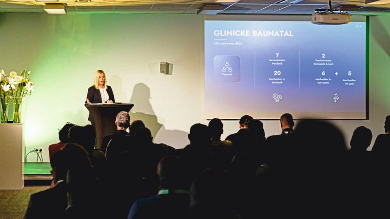 Clarissa Laszig von Glinicke Automobile Baunatal gab Einblicke in den digitalen Annahmeprozess des Unternehmens. (Bild: Stefan Bausewein)