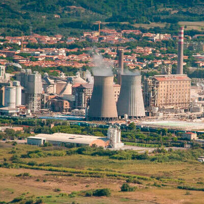 Die Produktionsanlage für grünen Wasserstoff wird auf einem ehemaligen Industriegelände innerhalb des Solvay-Werks in Rosignano errichtet.