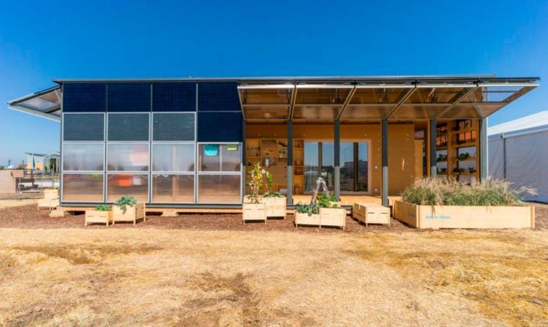 Das Team hat sich bei der Entwicklung des Gebäudes von sieben für die Nachhaltigkeit wichtigen Themen leiten lassen: Energiewirtschaft, Biodiversität, Wasserwirtschaft, Ernährung, Materialien, Mobilität und Abfallwirtschaft. (Swiss Living Challenge)