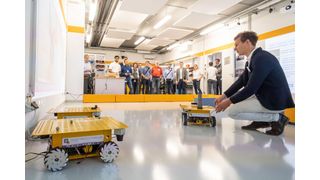 Produktion und Logistik der Zukunft: Im Smart Production Lab in Wolfsburg entwickelt Volkswagen die notwendige Technik, losgelöst von der laufenden Fertigung – aber in ihrer direkten Nähe. (Roland Hermstein)