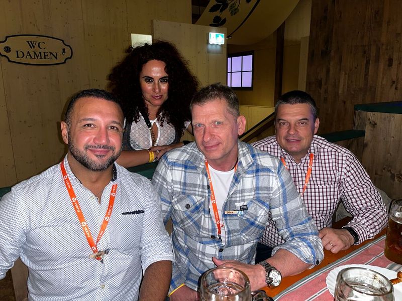 Besa, IT-BUSINESS, mit (v. l.) Ferdi Yüceer, Necdis, Dirk Fasold, Vertiv, und Christoph Mölle, Computacenter. (Bild: Vogel IT-Medien GmbH)