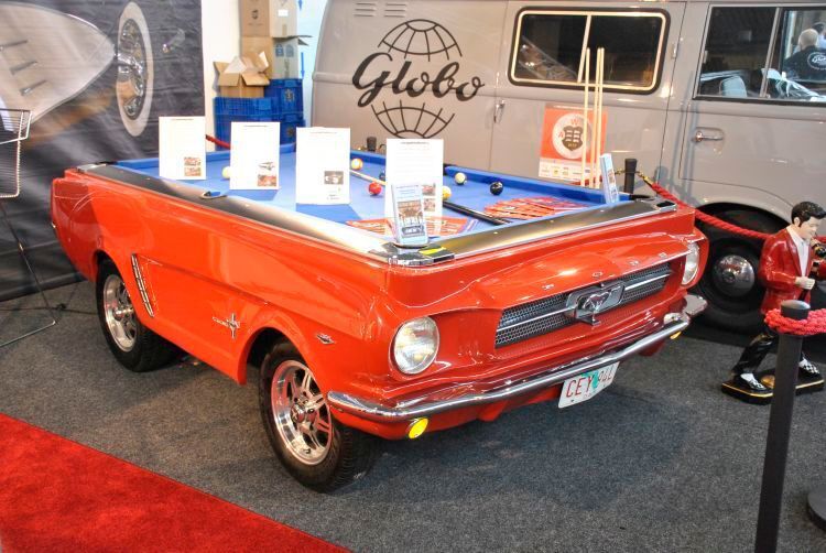 Ein normaler Billardtisch ist Ihnen zu langweilig? Bitte sehr, kein Problem! Mit diesem Modell Ford-Mustang schinden Sie bei Freunden und Klassikfans garantiert richtig Eindruck. (Dominsky)