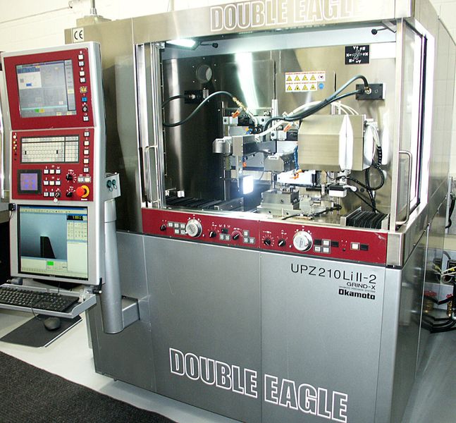 Ultra-Präzisions-Mikro-Profilschleifmaschine UPZ 210 Li II-2 für hochgenaue Aufgaben im Werkzeug- und Formenbau. (Bild: Okamoto)