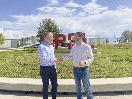 Christian Haltiner (li.), Geschäftsführer Dassault Systèmes Schweiz und XCom Eurocentral, und Stefan Arnet (re.), Lead Buyer Switch.(Bild:  Agence CRP Sàrl)