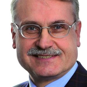 Prof. Dr.-Ing. Hartmut Hoffmann, Leiter des Lehrstuhls für Umformtechnik und Gießereiwesen (utg) der Technischen Universität München: „Durch die Blechteilesimulation kann die prinzipielle Herstellbarkeit von Tief- und Streckziehteilen sehr sicher vorausgesagt werden.“ Bilder: utg