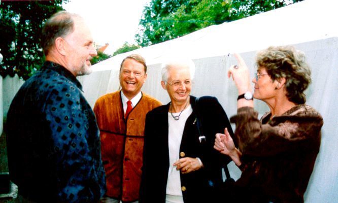 Partnerschaftlich verbunden über viele Jahrzehnte: Megatron Inhaber Peter und Gerda Vizenetz zu Besuch beim Sommerfest 1995. (GeBE)