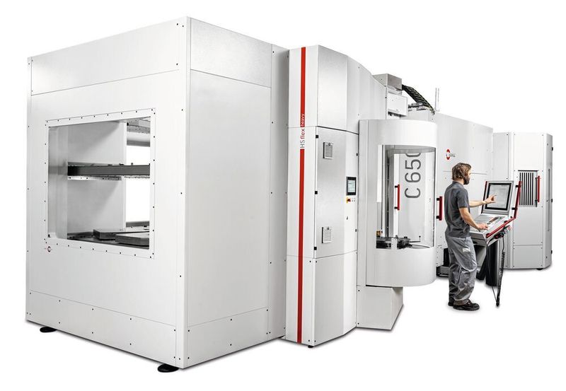 Handlingsystem HS flex heavy mit zwei Speichermodulen adaptiert an ein 5-Achsen-Bearbeitungszentrum C 650. (Maikgoering Photography/Hermle)