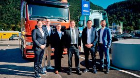 Freuen sich über die Inbetriebnahme des Siemens Sicharge Flex-Ladesystem an der OMV-Station in Kufstein: Peter Vysny (VP International Operations & eMobility OMV), Marcel Rümenapf (Head of Sales Europe, Siemens eMobility), Michal Kubinec (Geschäftsführer von OMV Retail Österreich), Rene Zumtobel (Landesrat Tirol), Gerrit Pürstl (Head of Siemens eMobility CEE), Matthias Medwenitsch (Department Manager E-Mobility AT, OMV)  (Bild: Siemens eMobility)