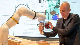 Bild aus vergangenen Tagen: ein Aussteller der Internationalen Handwerksmesse 2019. Die Leistungsschau, die auch das regionale Kfz-Handwerk nutzt, fällt 2021 erneut wegen Corona aus. (Bild: GMS)