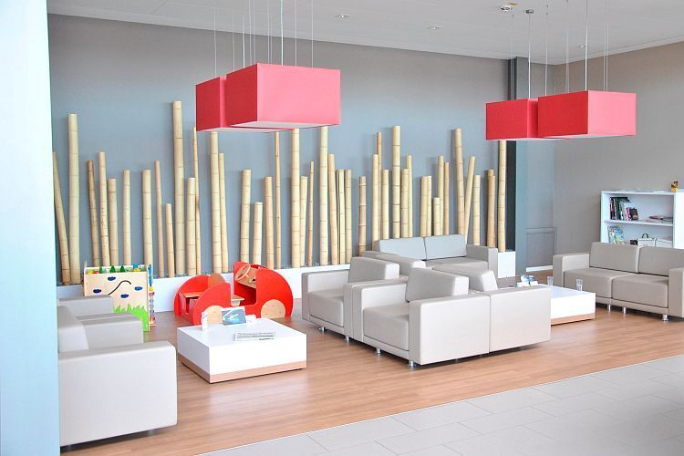 Der schöne Wartebereich lädt zum Verweilen ein. (Foto: Kampfmann)