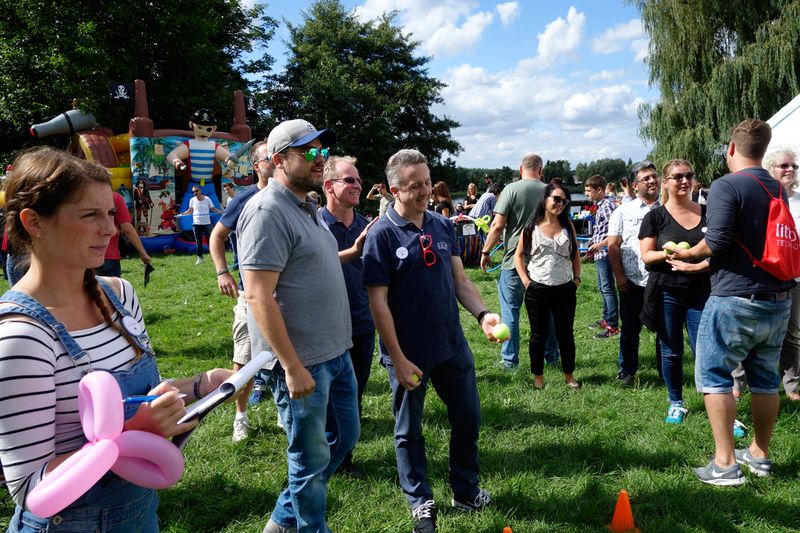 Nils Stallmach, Seasonic, muss die innere Mitte finden und alles beim Dosenwerfen abräumen! (Bild: IT-BUSINESS)