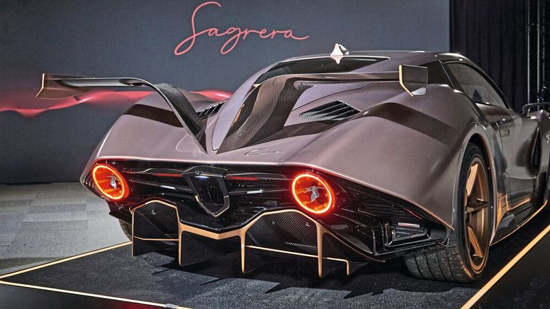 Der Sagrera zeichnet sich unter anderem durch einen mächtigen, zweiteiligen Heckflügel aus. (Bild: Hispano Suiza)