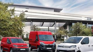 Bereits 2020 soll ein rein elektrischer Jumpy auf den Markt kommen. 2021 folgt laut Herstelller die Elektroversion des Berlingo Kastenwagens. (Citroën)