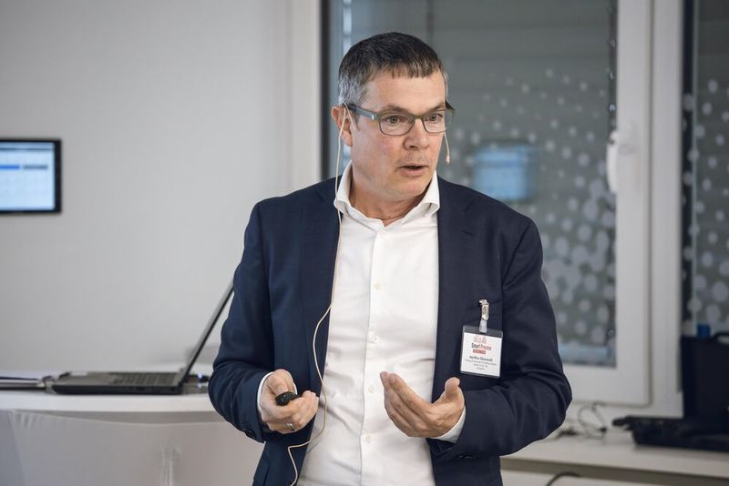 Steffen Himstedt war der letzte Referent, der in der zweiten Session vor die Kongressteilnehmer trat. Er ist  Geschäftsführer von Trebing & Himstedt Prozessautomation und sprach über „Der Digitale Zwilling als Informationsdrehscheibe für Zulieferer und Betreiber.“ (PROCESS)