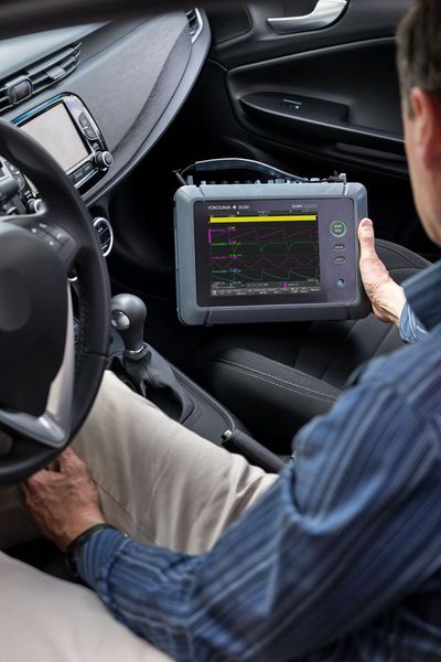 Einsatz im Auto. Der DL350 misst direkt Spannungen über seine bis zu acht isolierten Spannungs-Kanäle mit 1 MS/s oder vier isolierte Kanäle mit 100 MS/s. (Yokogawa)