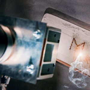 Melting of artificial moon dust with a laser.(Image: LZH)