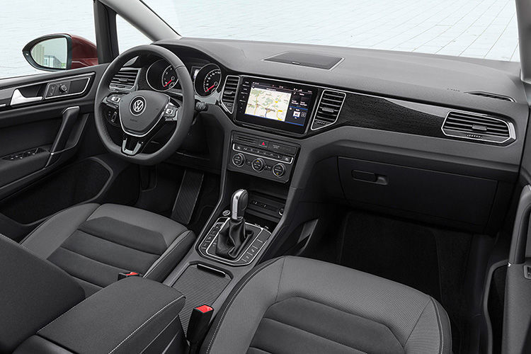 Dem Innenraum hat VW neue Sitze, Dekore und Stoffe spendiert. (Volkswagen)