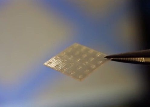 Die Nanoschwimmer werden mit Hilfe eines 3-D-Druckverfahrens hergestellt. (MPI für Intelligente Systeme)