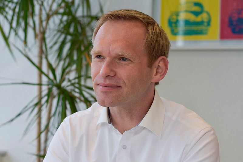 Jens Kotte ist neuer Geschäftsführer der FKA in Aachen und soll sich als Geschäftsführer künftig verstärkt den Themen neue Mobilität, Automatisierung sowie E-Mobilität widmen und das Unternehmen in diesen Themenfeldern breiter aufstellen.

Kotte hat während seiner Zeit als CTO der FKA SV Inc. den Aufbau der Tochtergesellschaft begleitet und wertvolle Erfahrungen im Silicon Valley gesammelt, besonders in den Bereichen automatisiertes Fahren und aktive Sicherheit. 2018 wechselte er zur Ford Motor Company in den Bereich „Automated Driving Europe“.  (FKA)