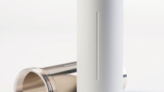 Magnesium-Bauteil: Links vor und rechts nach der plasmachemischen Beschichtung. (AHC)