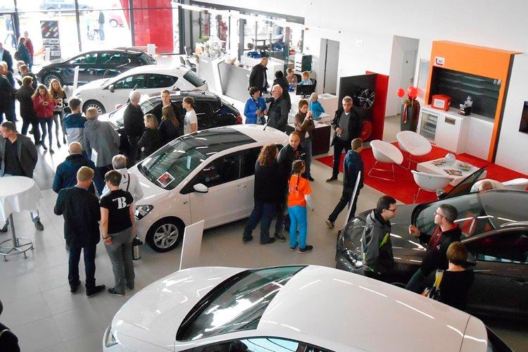 Zur Eröffnung kamen rund 2.000 Besucher in das neue Autohaus. (Foto: Krälemann)