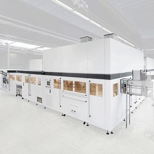 Mit Fresh Safe-PET – einem patentierten Plasma-Beschichtungsverfahren – bietet KHS eine recycelbare Barrierelösung, um Recyclingquoten von PET-Getränkeverpackungen mit erweitertem Produktschutz global signifikant zu erhöhen. (Bild:  KHS-Gruppe)