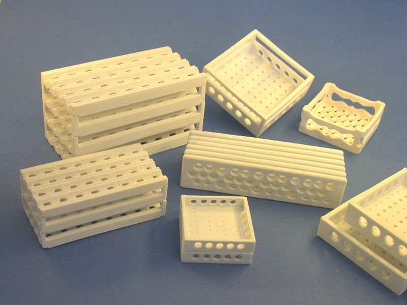 Nicht nur in der Geometrie und Größe können die Sinterträger von WZR angepasst werden, sondern auch an die geplante Menge der MIM-Bauteile. (Bild: WZR)