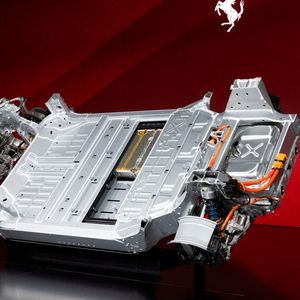 Auch Ferrari hat eine neue E-Plattform zur Serienreife entwickelt.(Bild:  Ferrari)