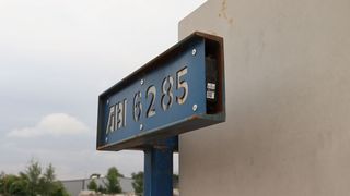 Die Andernacher Bimswerk GmbH & Co. KG, kurz ABI, hat ihre Logistikprozesse mit IoT-Trackern von Sensolus auf ein deutlich höheres Level gehoben. Was sich mit dem Einsatz der Systeme plus einer cloudbasierten Managementplattform verändert hat, erfahren Sie in diesem Beitrag. (Bild: ABI)