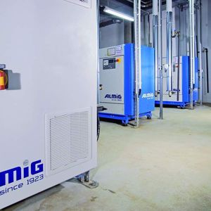Bild 2: Die Station 1 arbeitet mit einem drehzahlgeregelten Schraubenkompressor des Typs Variable 55 im Verbund mit zwei festen Schraubenkompressoren des Typs Direkt 45.Bilder: Almig