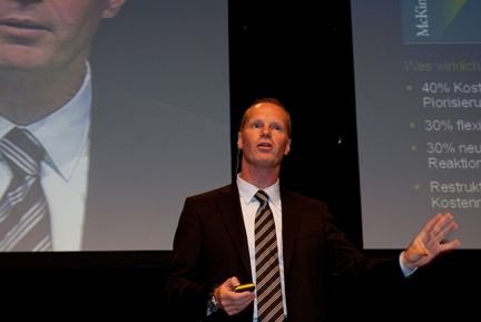 Michael Ganser, Vorsitzender der Geschäftsführung, stimmt die Teilnehmer auf künftige Herausforderungen ein. (Archiv: Vogel Business Media)