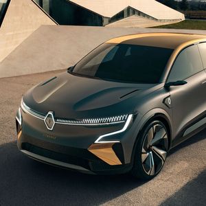 Mit 4,2 Meter Länge fällt der Mégane E-Vision etwas kompakter aus als der normale Renault Mégane.(Bild:  Renault)